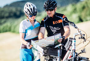 Jízdní kolo a cyklistická přilba - nerozlučná dvojice stvořená pro vaši radost i bezpečí