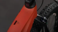 Elektrokolo CUBE REACTION HYBRID RACE AMBER´N´BLACK 2026 rám