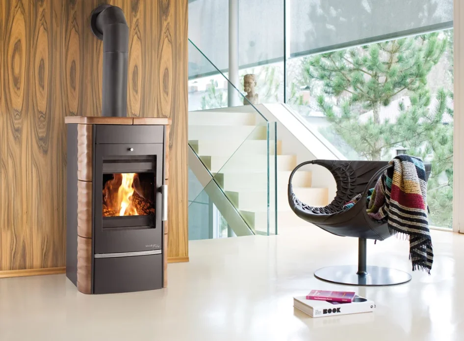 Krbová kachlová kamna HAAS+SOHN ALYTUS II TV - v interiéru