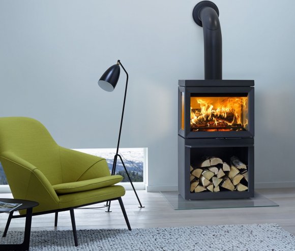 Kamna na dřevo versus kamna na pelety: Který zdroj tepla vybrat do vašeho domova?