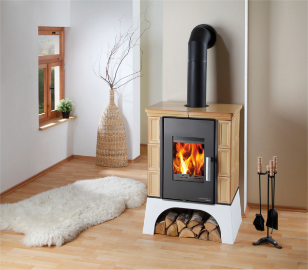 Krbová kachlová kamna HAAS+SOHN EBOLI AL II TV - hnědá - interier foto.