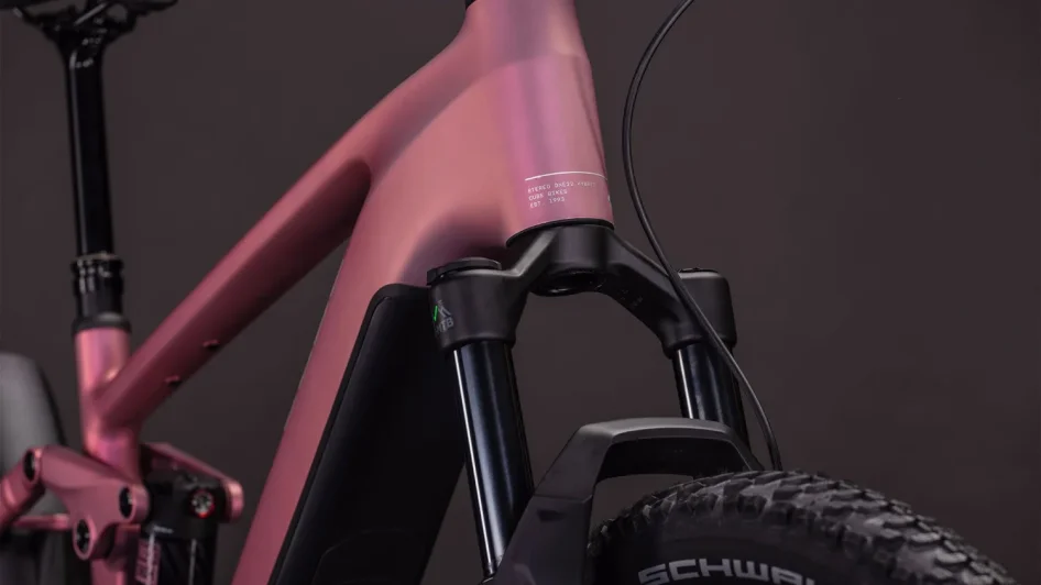 Celoodpružené elektrokolo CUBE STEREO HYBRID ONE22 RACE SHIFTBLUSH´N´BLACK 2026 detail rámu