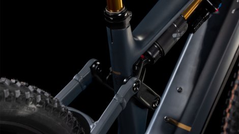 Celoodpružené elektrokolo CUBE STEREO HYBRID ONE77 HPC AT CARBON´N´GOLD 2025
