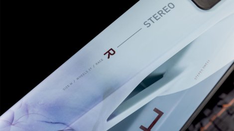Celoodpružené elektrokolo CUBE STEREO HYBRID ONE44 HPC RACE PIGEONBLUE´N´ART 2025