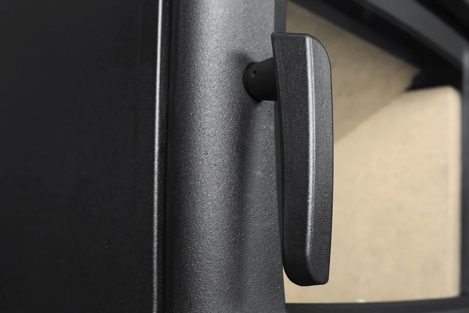 Litinová krbová kamna DOVRE TAI 35 W - detail kliky