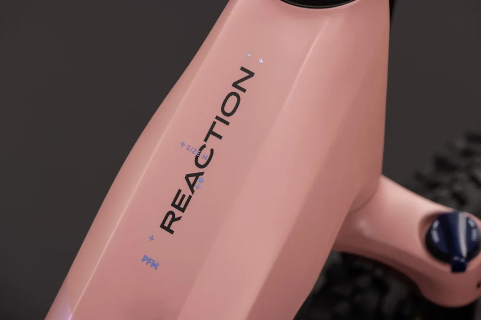 Elektrokolo CUBE REACTION HYBRID PERFORMANCE 720 EASY ENTRY RUBY´N´BLACK 2027 rám