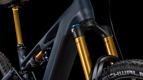 Celoodpružené elektrokolo CUBE STEREO HYBRID ONE77 HPC AT CARBON´N´GOLD 2025