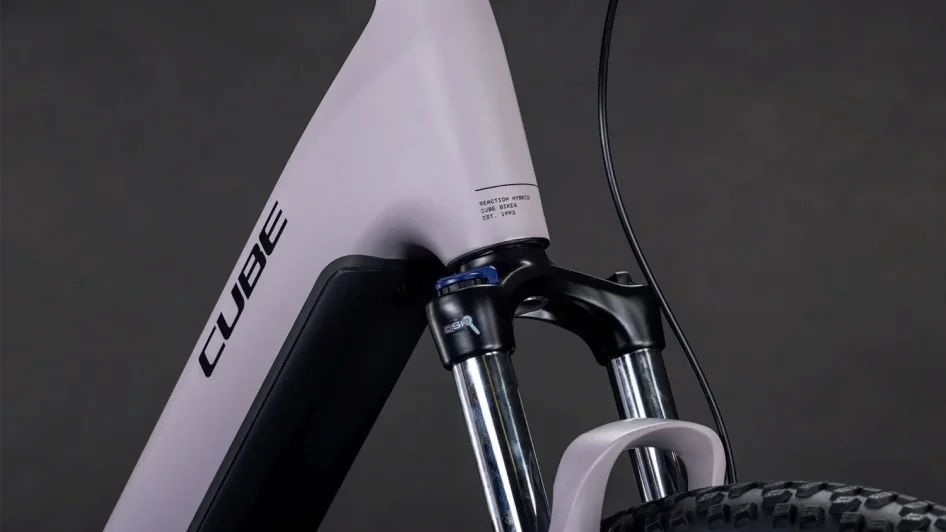 Elektrokolo CUBE REACTION HYBRID PERFORMANCE EASY ENTRY PLUMGREY´N´BLACK 2026 detail vidlice