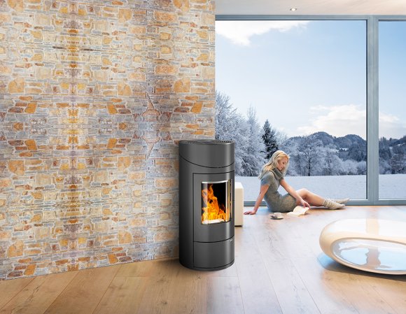 Topení dřevem bez pracného štípání? Peletová kamna jsou k tomuto úkolu stvořená