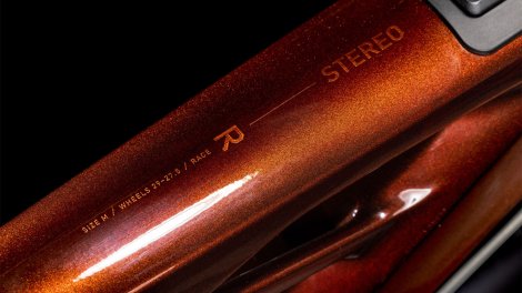 Celoodpružené elektrokolo CUBE STEREO HYBRID ONE77 HPC RACE LIQUIDORANGE´N´ORANGE 2025