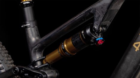 Celoodpružené elektrokolo CUBE AMS HYBRID ONE44 C:68X SLT 29 CARBON´N´GOLDDUST 2025
