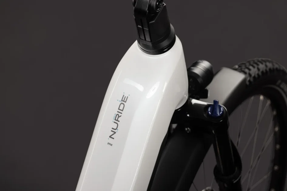 Elektrokolo CUBE NURIDE HYBRID PERFORMANCE 720 EASY ENTRY METALLICWHITE´N´GREY 2027 detail rámu