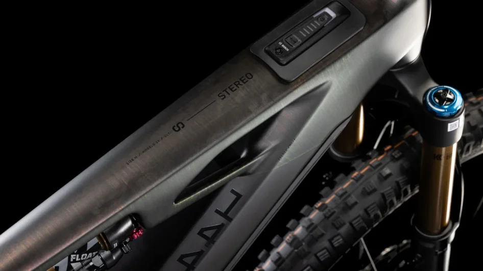 CUBE STEREO HYBRID ONE44 HPC SLT LIQUIDLAVA´N´BLACK 2025