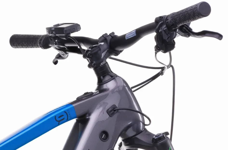 Elektrokolo CRUSSIS E-ATLAND 9.11 715 WH 2026 detail řídítek