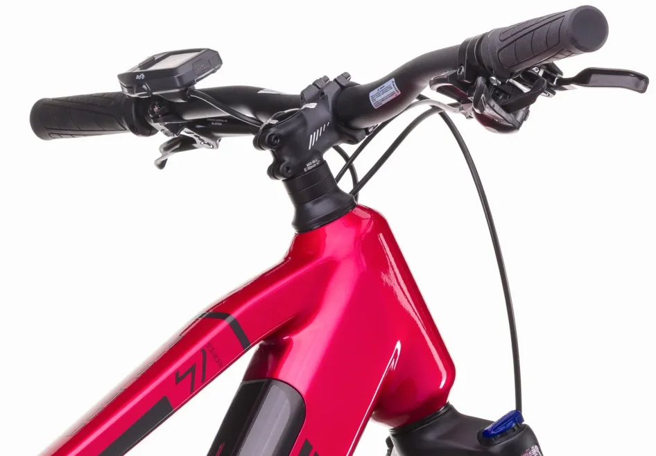 Elektrokolo CRUSSIS E-GUERA 7.11 513 WH 2026 detail řídítek