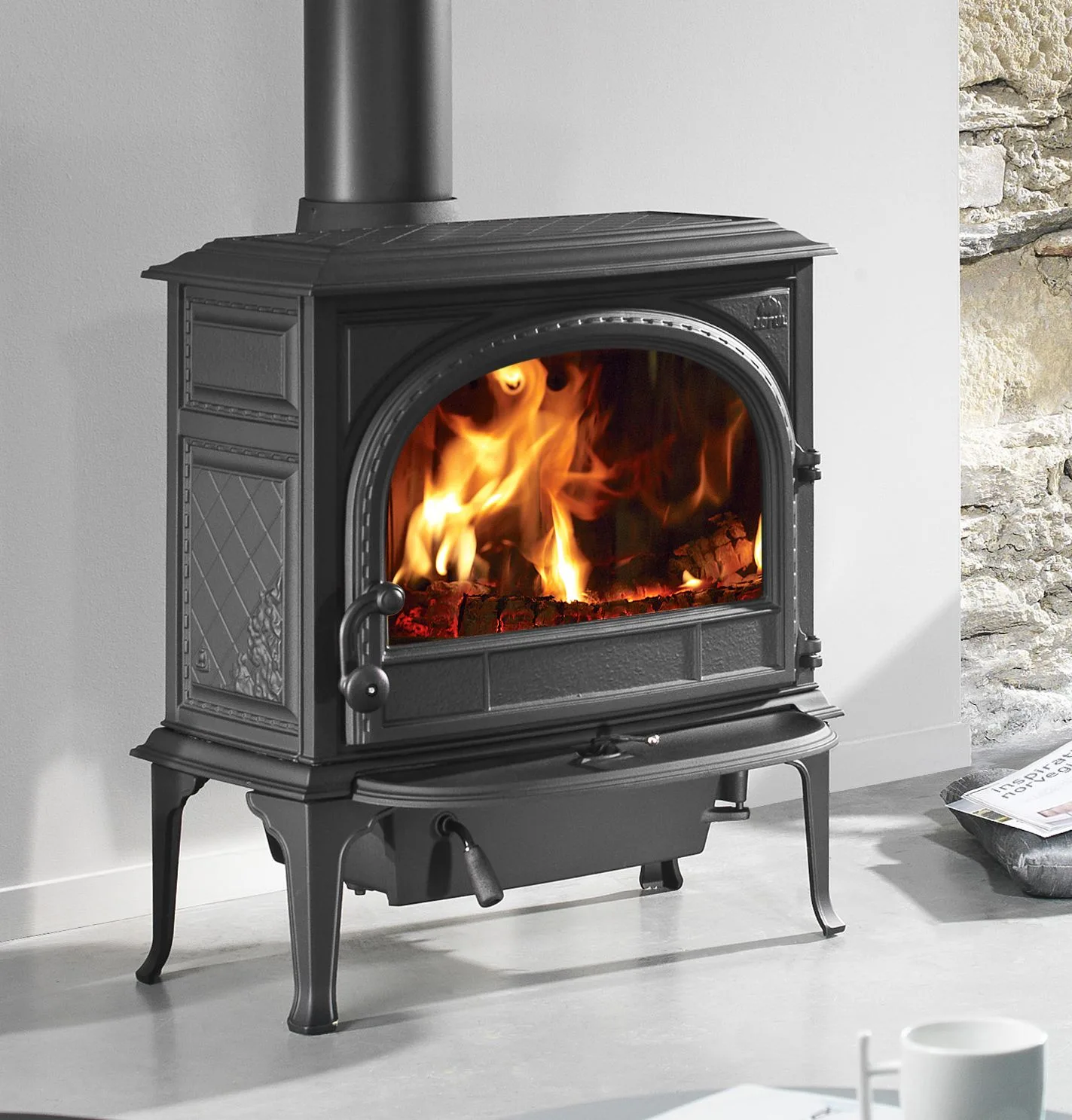 JOTUL F 400 SE ČERNÝ LAK